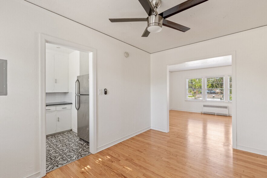 Building Photo - 1520 E 17th St