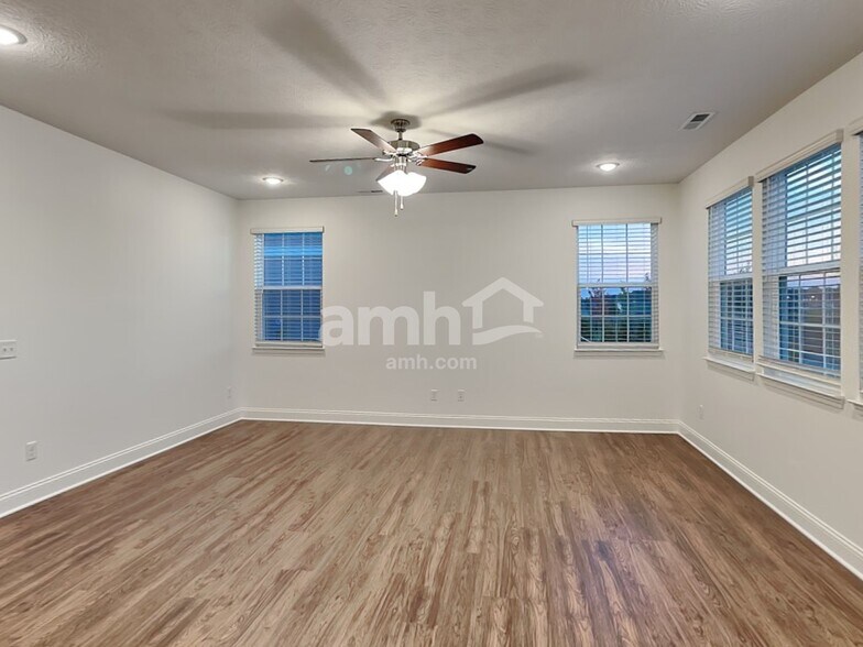 Building Photo - 1044 Castor Dr