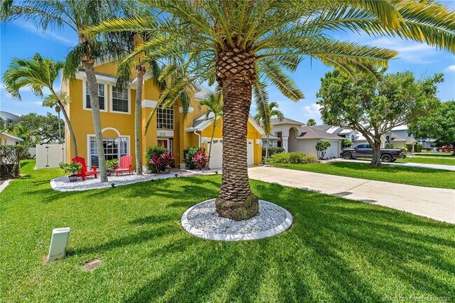 Building Photo - 728 NW Waterlily Pl