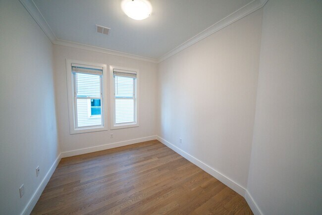 Building Photo - 37 Calumet St