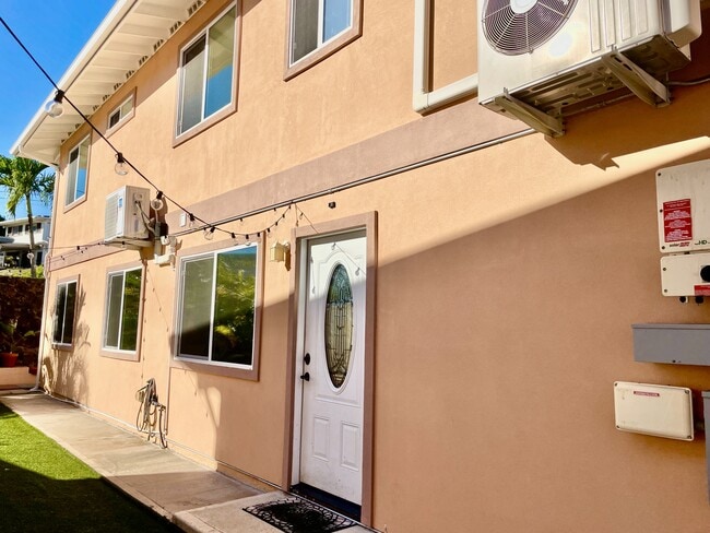 Building Photo - 1310 Maalahi St