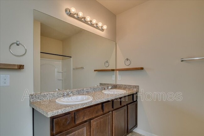 Building Photo - 141 Sims Ct