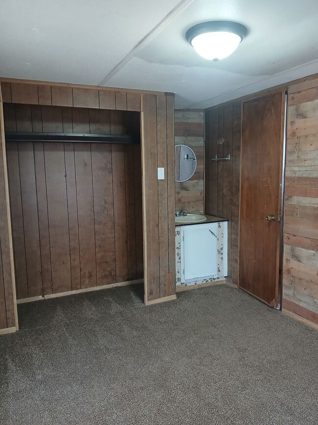 Building Photo - “Comfortable and Convenient” 3 bedroom 2 bathroom