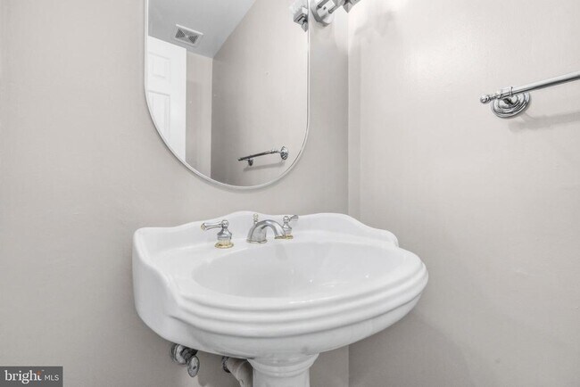 Building Photo - 7520 Royal Dominion Dr