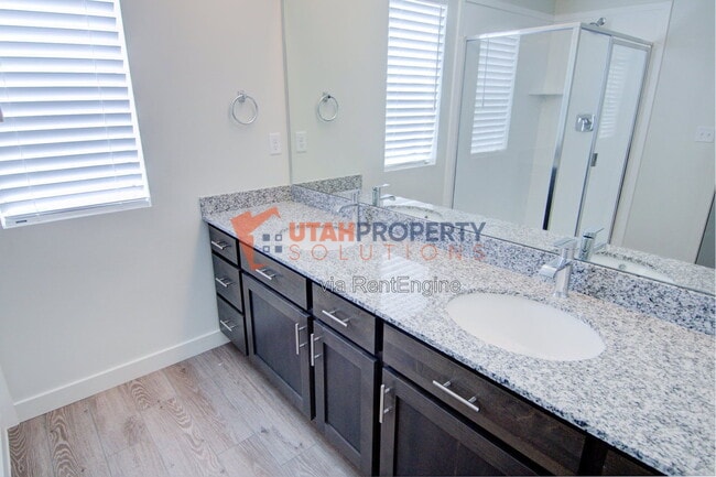 Building Photo - 1047 W 400 S