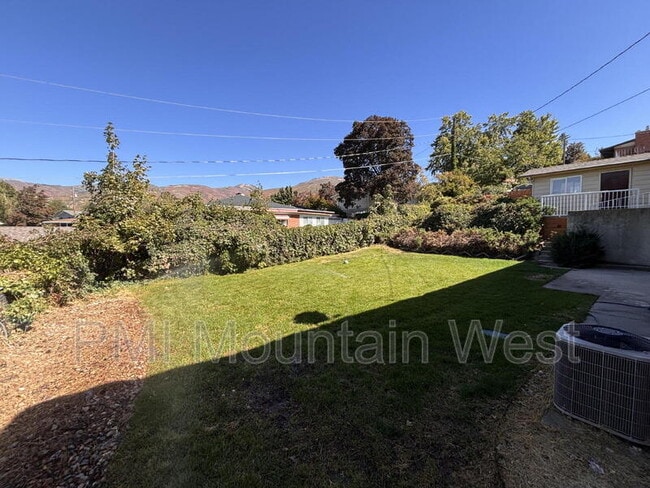 Building Photo - 1011 Claremont Dr