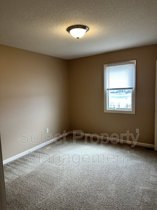 Building Photo - 8531 Forsythia Ct