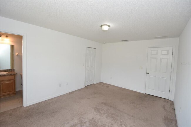 Building Photo - 31 Rosecroft Ln