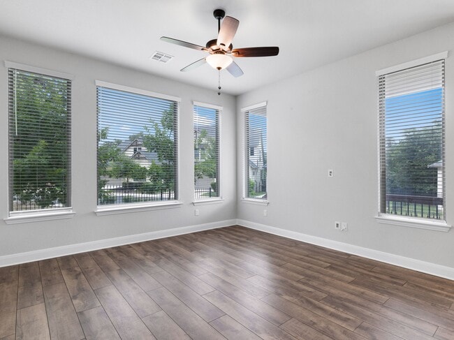 Building Photo - 11323 Cottage Grove