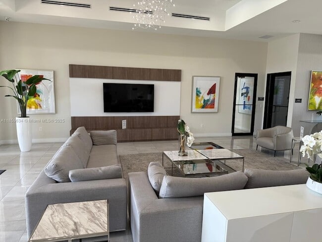 Building Photo - 945 NE 211th St