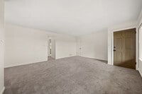 Building Photo - 827 W 11th Ave