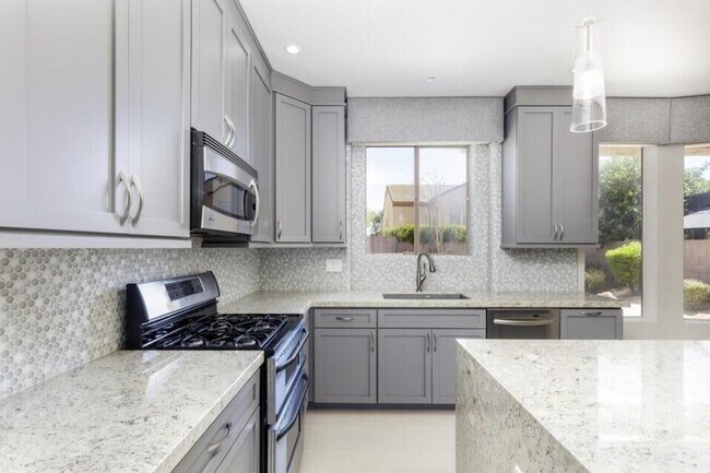 Building Photo - 7647 E Los Gatos Dr