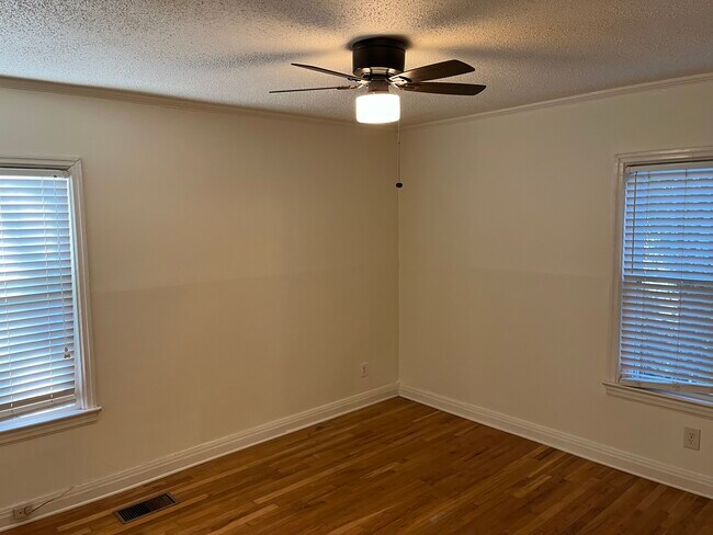 Building Photo - 2733 Thornton Cir SW