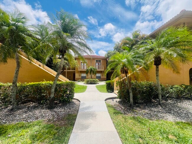 Primary Photo - 4791 Via Palm Lakes Via