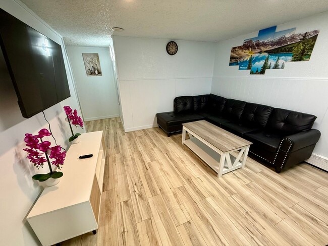 Building Photo - Eighth Ave - 760