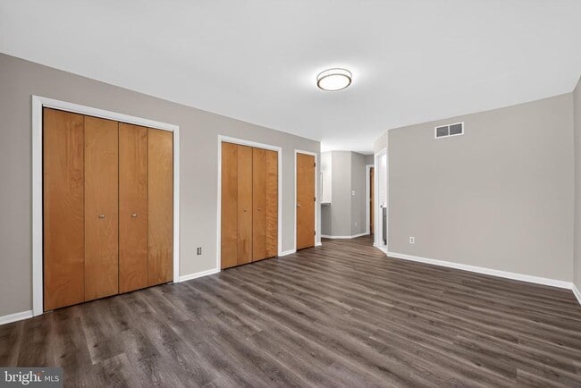 Building Photo - 21 Foxtail Ct