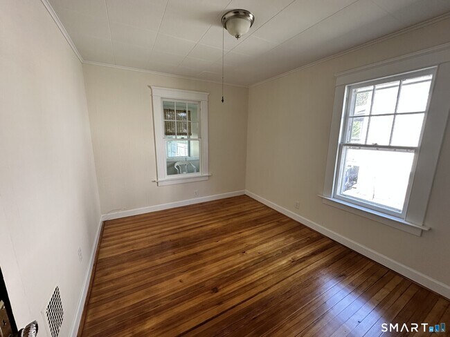 Building Photo - 128 Grove Pl