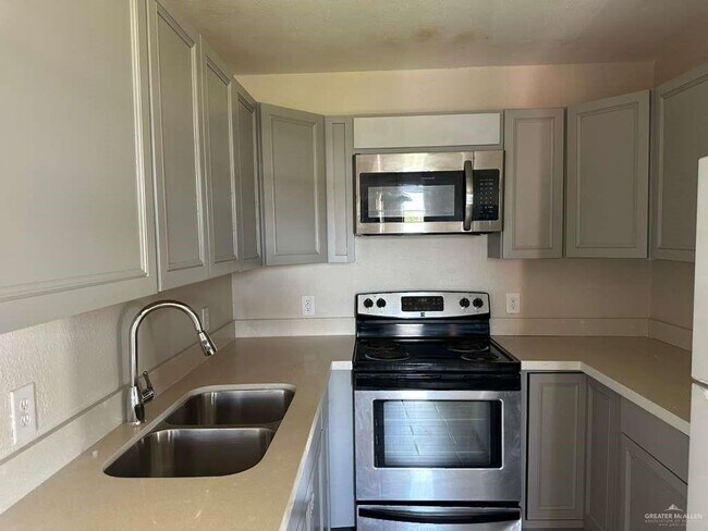 Building Photo - 8 Gastel Cir