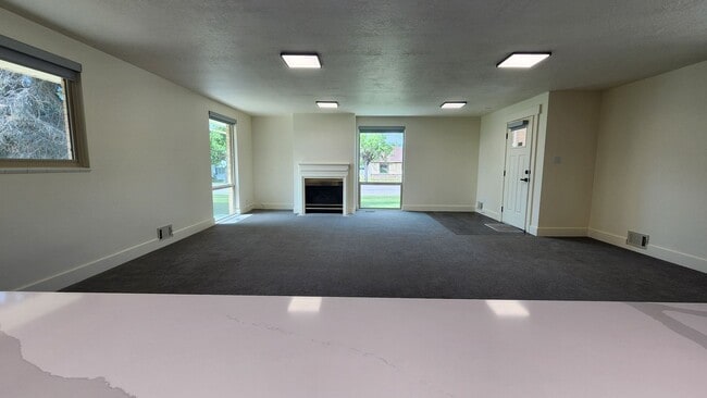 Building Photo - 167 W Center