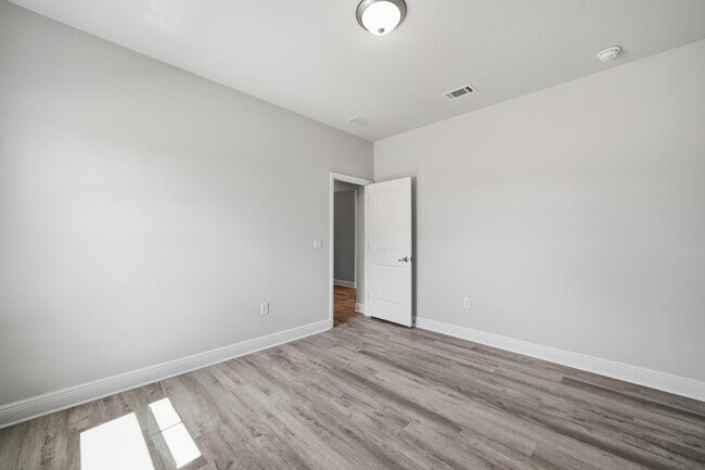 Building Photo - 530 Alleyoak Ln