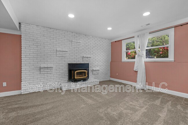 Building Photo - 2431 Clydesdale Rd