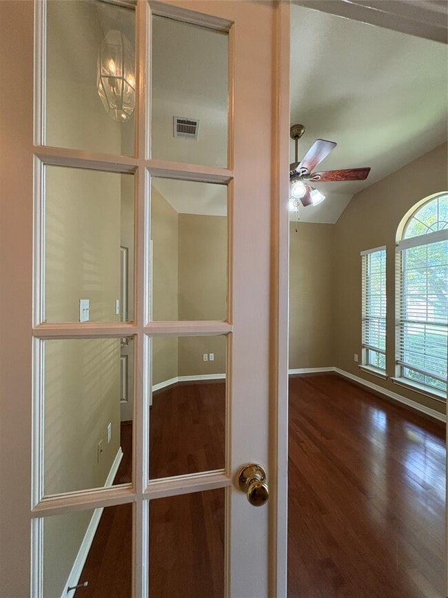 Building Photo - 207 Kettleman Ln N