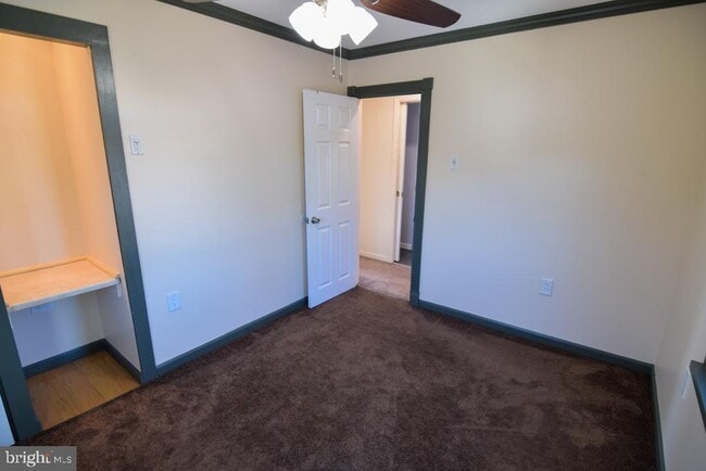 Building Photo - 1071 W Bristol Rd