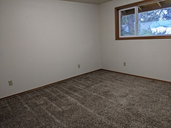 Building Photo - Amazing 4 bedroom home