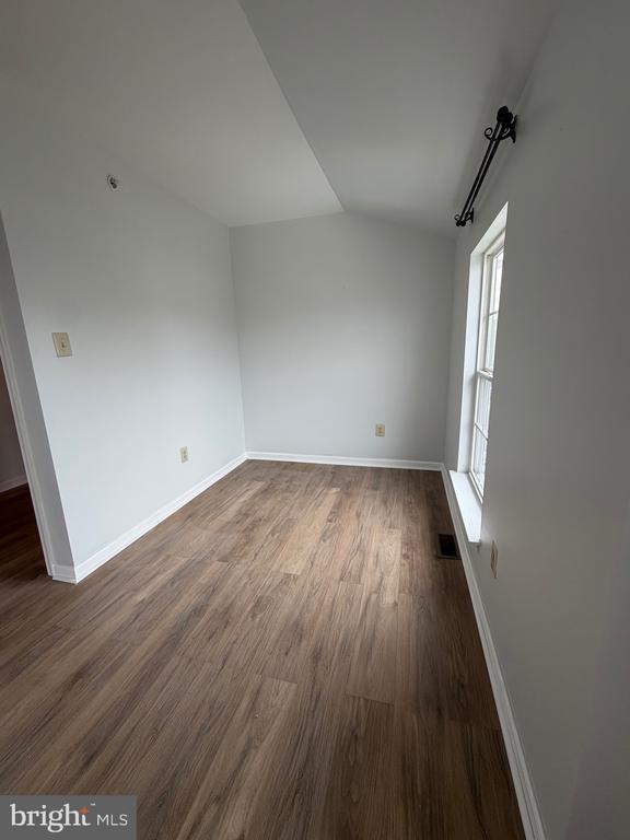 Building Photo - 323 Glenn Rose Cir