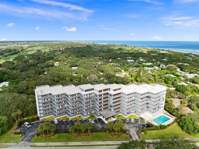 Building Photo - 935 E Causeway Blvd