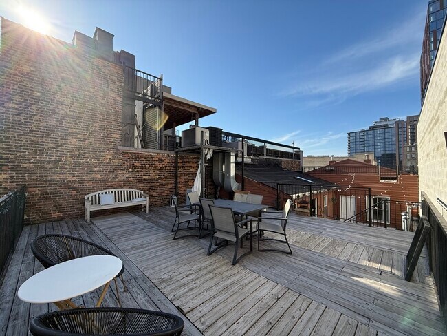 Building Photo - 1111 W Randolph St