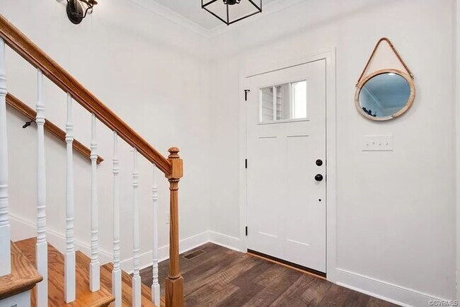 Building Photo - 2206 Adelay Dr