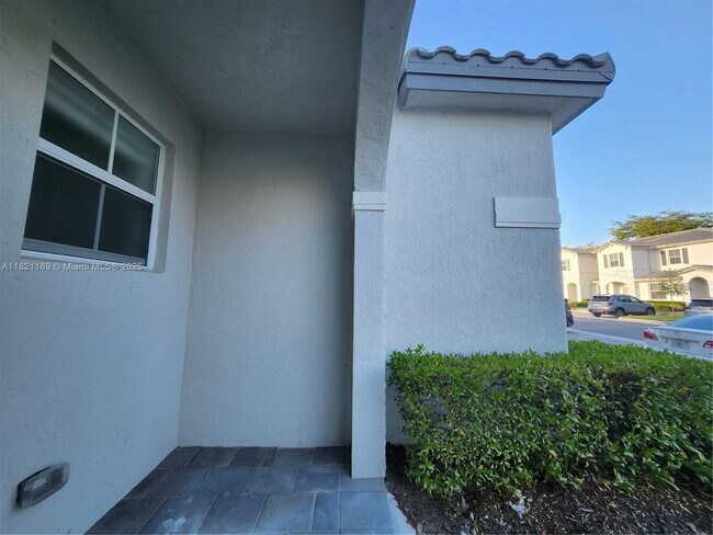 Building Photo - 1776 SE 27th Rd