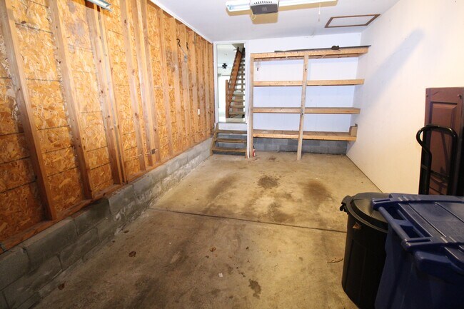 Building Photo - 2227 Teardrop Ave