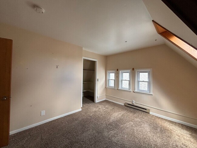 Building Photo - 27 Vick Park B