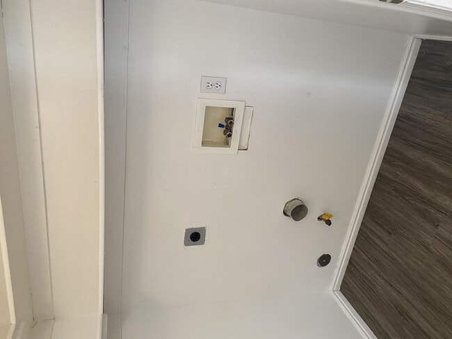 Building Photo - 295 W 600 N