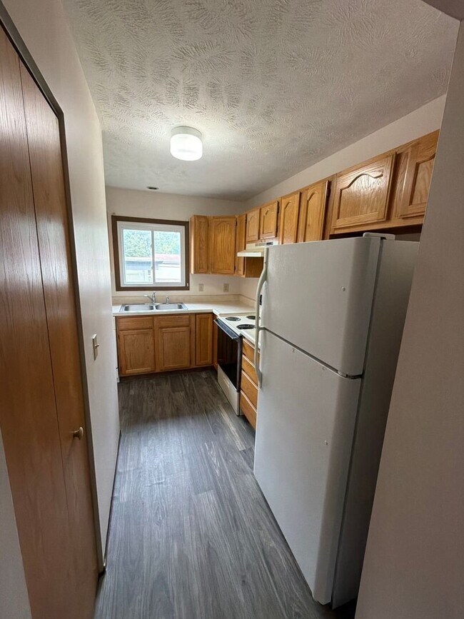 Building Photo - 4620 Grassridge Rd