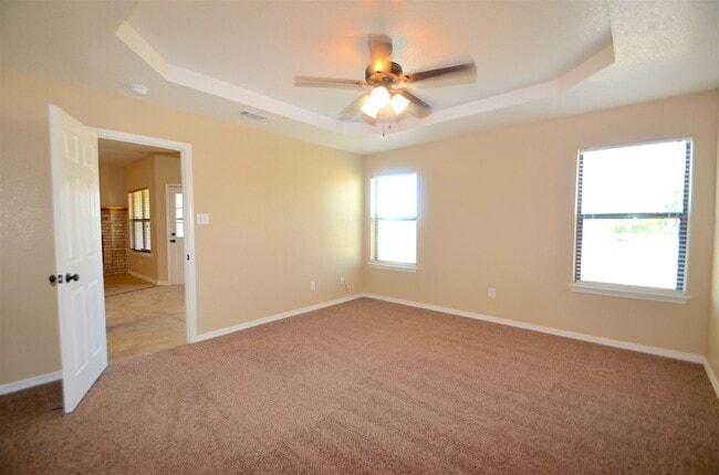 Building Photo - Home In Great Condition