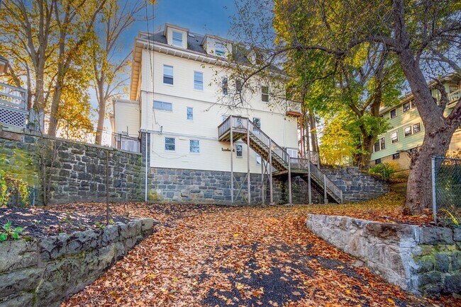 Building Photo - 380 Arborway