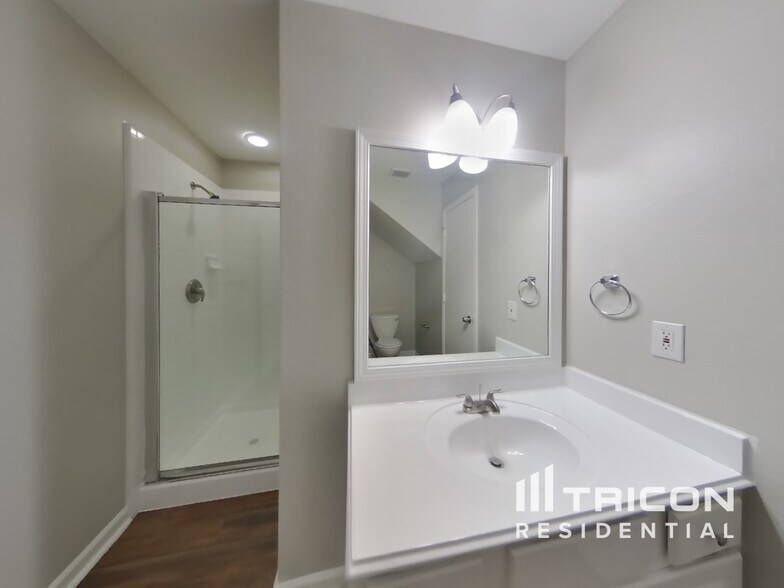 Building Photo - 15322 Acorn Green Ct