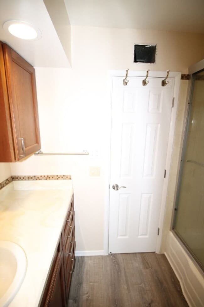 Building Photo - Beautiful Eastside Home