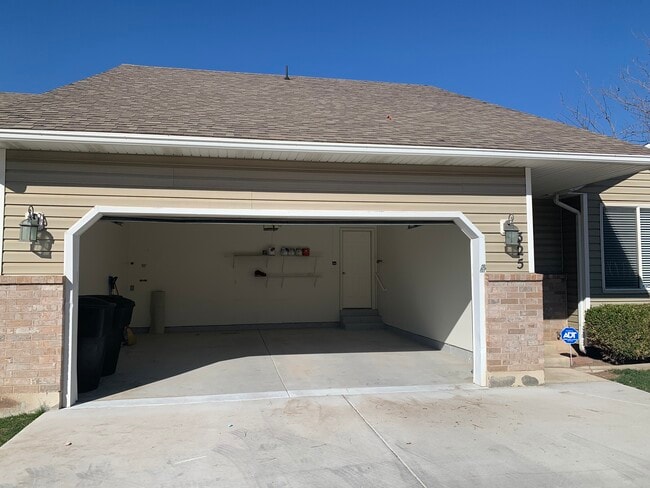 Building Photo - 325 E 100 S