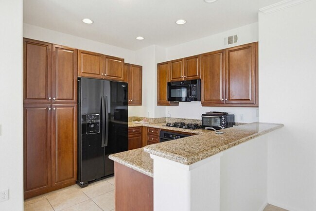 Building Photo - Single Level Condo - 2 Bedroom + Den With Views in Sabre Springs