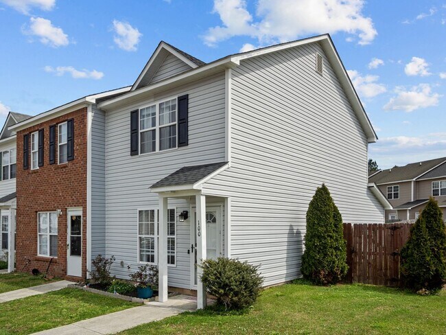 Building Photo - Welcome to Marsh Oaks!