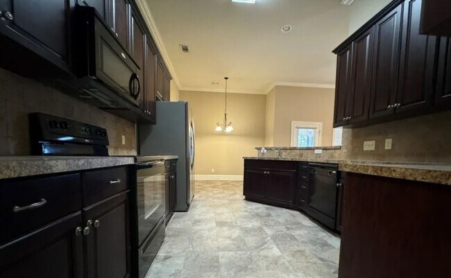 Building Photo - Beautiful Home in Deer Creek