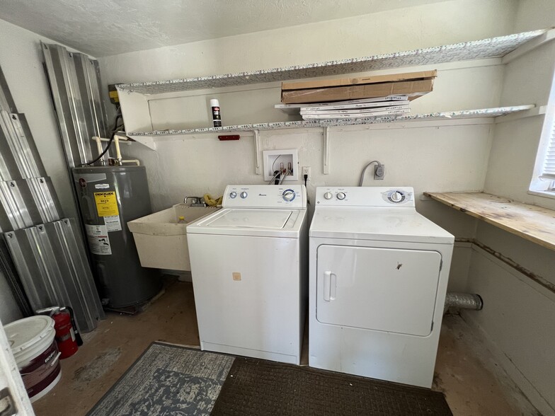 Included Washer/Dryer and Wash Sink - 4705 Palm Tree Blvd