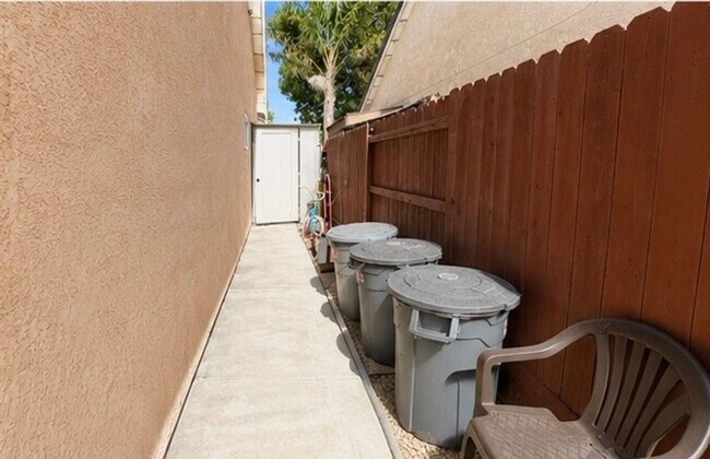 Building Photo - Coming soon! Beautiful single story home in Los banos