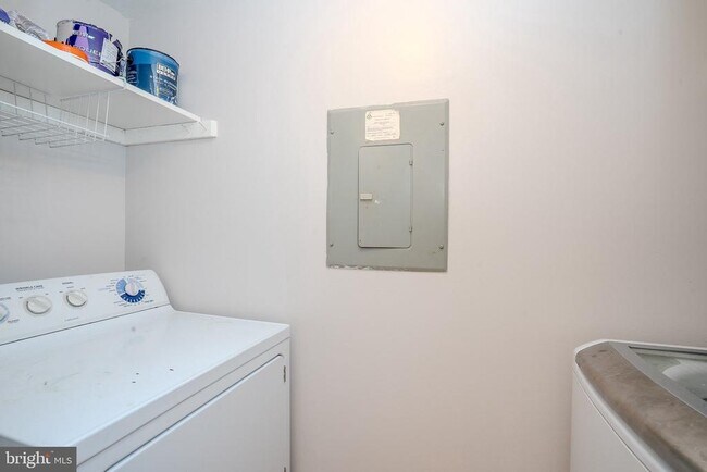 Building Photo - 8304 Tamarron Dr