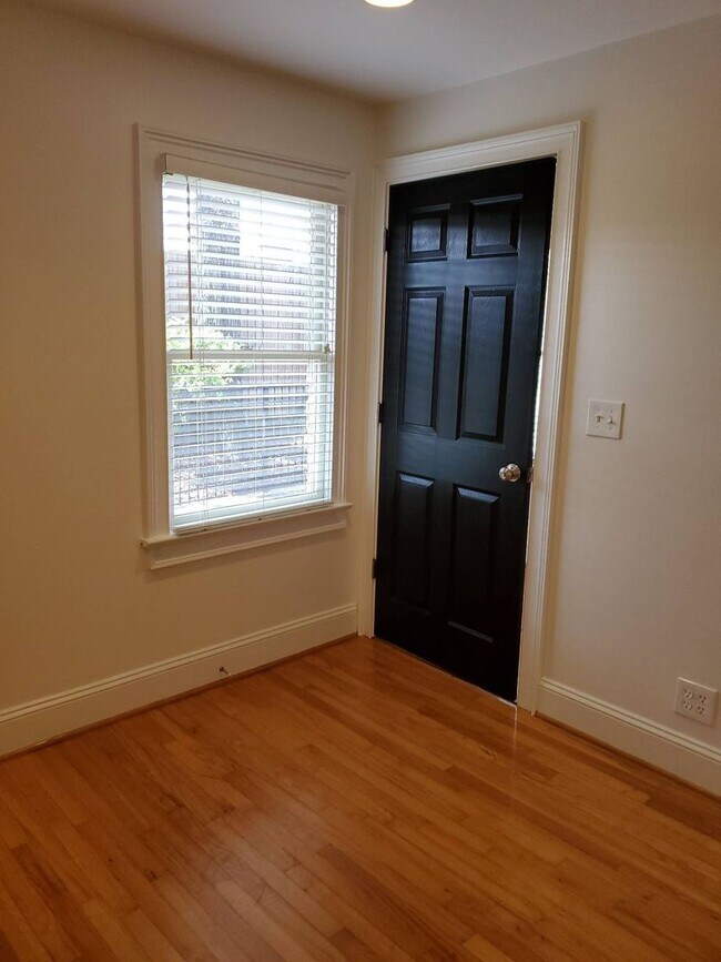 Building Photo - Spacious home in the Augusta Road Community - Lawn care included!