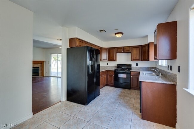 Building Photo - 5034 Lark Canyon Ct